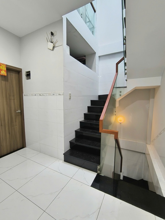 NHÀ ĐẸP- GIÁ TỐT - CHÍNH CHỦ CẦN BÁN Căn Nhà Mặt Tiền Chợ Vị Trí Tại Quận Tân Phú, TP HCM - Ảnh 1
