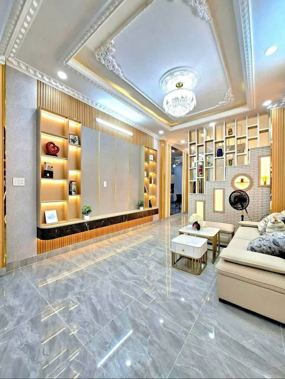 CƠ HỘI HIẾM CÓ! NHÀ PHỐ 3 TẦNG QUẬN 7 - VỊ TRÍ VÀNG SÁT PHÚ MỸ HƯNG - Ảnh chính