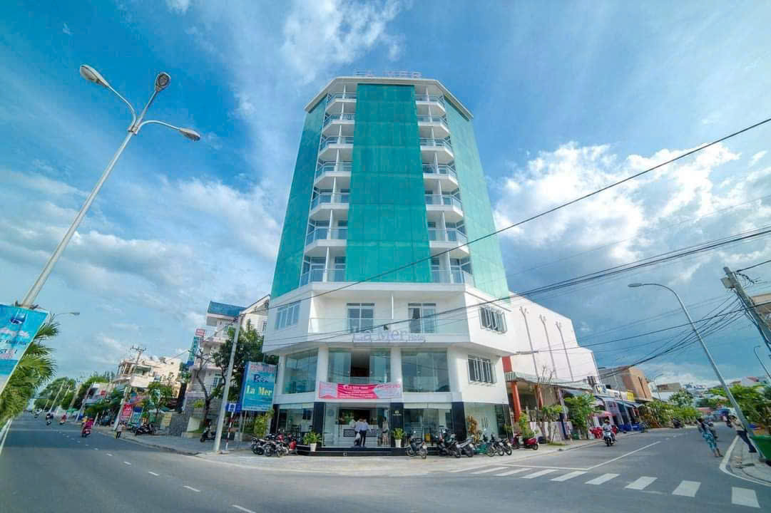 bán khách sạn 2 mặt tiền đường Phạm Văn Đồng TP Nha Trang, Tỉnh Khánh Hoà .<br> Diện tích 93 m2 Giá - Ảnh chính
