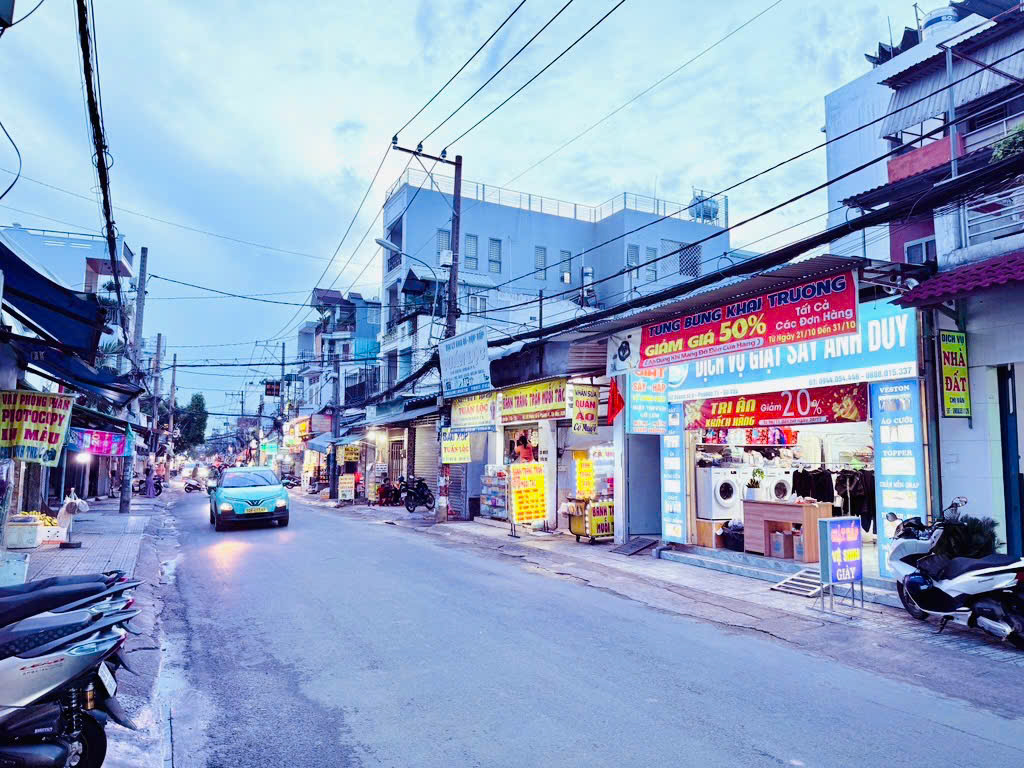 Bán nhà hiếm 2 mặt hẻm trước sau, đường số 8, P.11, Gò Vấp, 3 phòng ngủ giá chỉ 5 tỷ ++ - Ảnh chính