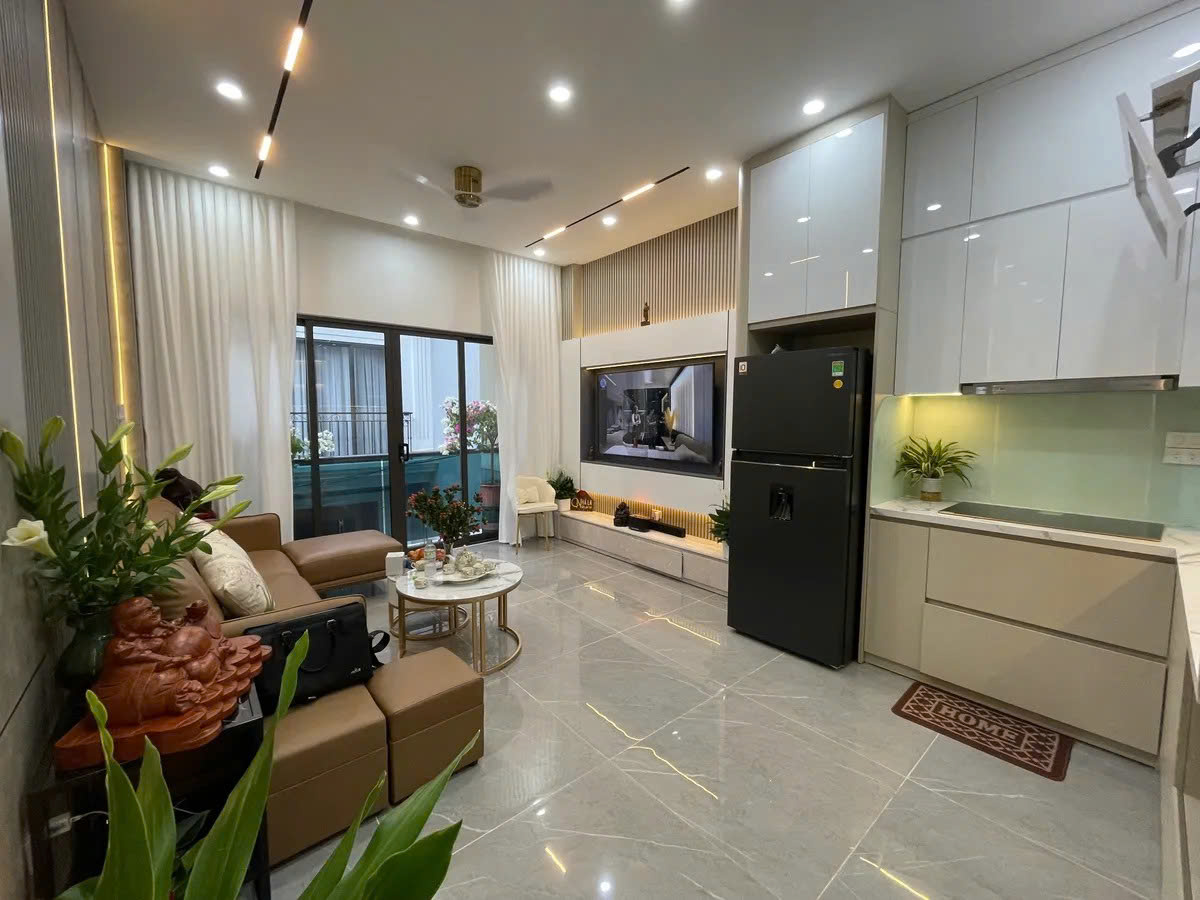 NHÀ XÂY ĐỘC LẬP- 7 TẦNG THANG MÁY Nguyễn Văn Cừ 34/37m2 X 7 tầng,mặt tiền 4m, 13.8 tỷ Long - Ảnh chính