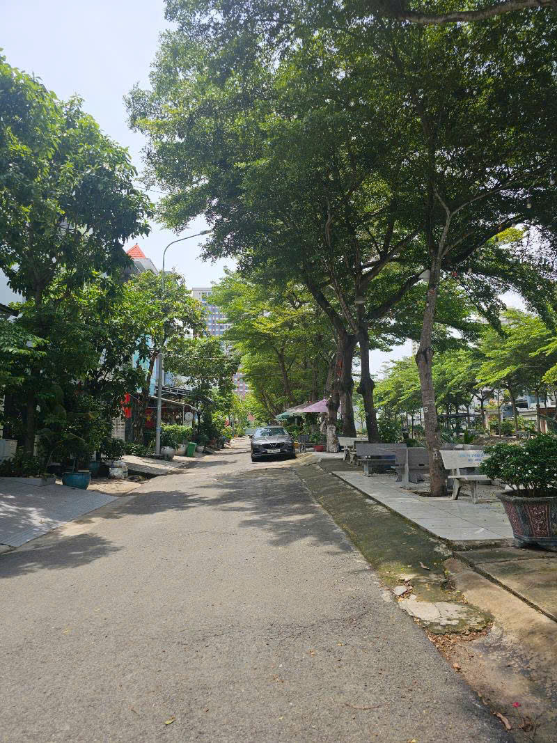 Nhà phố 90m2 - Giá 11.2 tỷ - View sông mộng mơ - Đường số D5A - Quận 7 - Ảnh 1