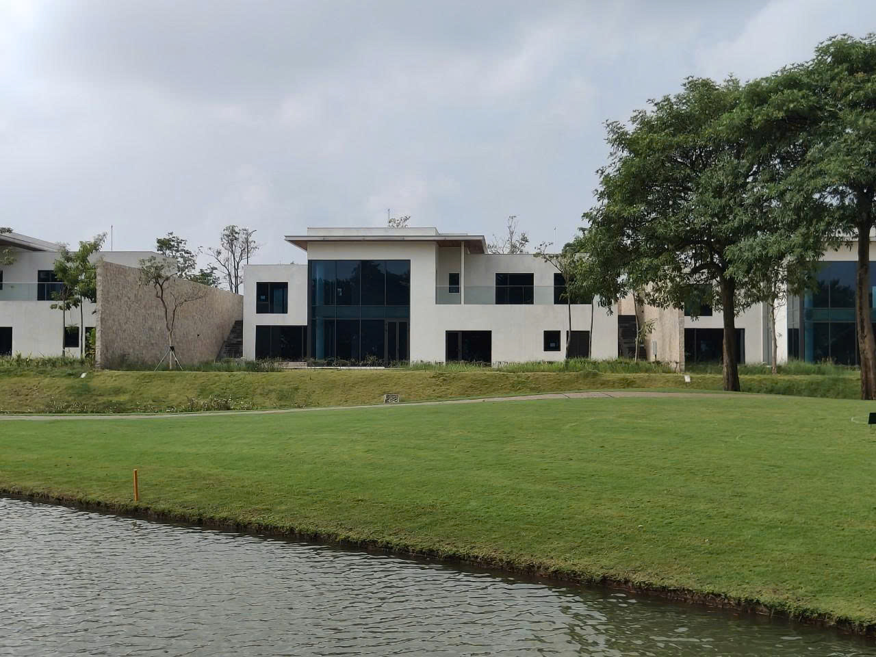 BÁN BIỆT THỰ SÂN GOLF VÂN TRÌ – KHU D  SIÊU VIP - GIÁ 220 TỶ - Ảnh chính