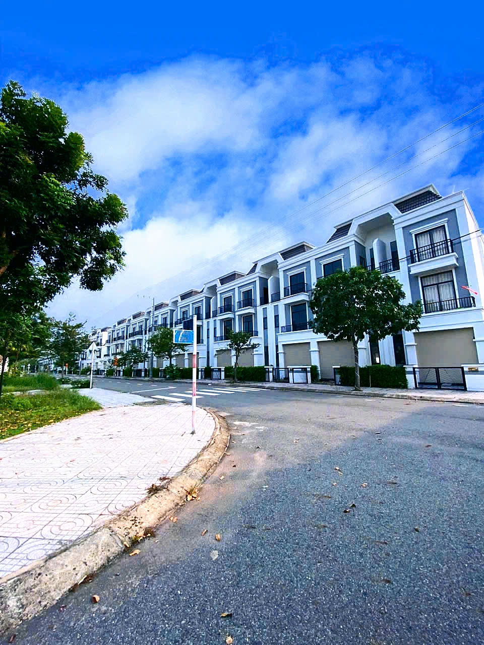Nhà phố Bàu Bàng Bình Dương dự án phúc an graden 1 trệt 2 lầu bên ngoài hoàn thiện bên trong thô giá - Ảnh 1