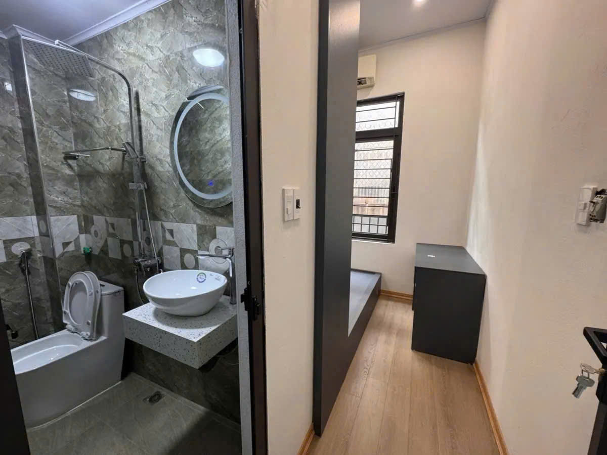 Cần bán nhà 5 tầng 20m ô tô đỗ rẻ nhất thị trường tại Minh Khai, HBT - Ảnh 1