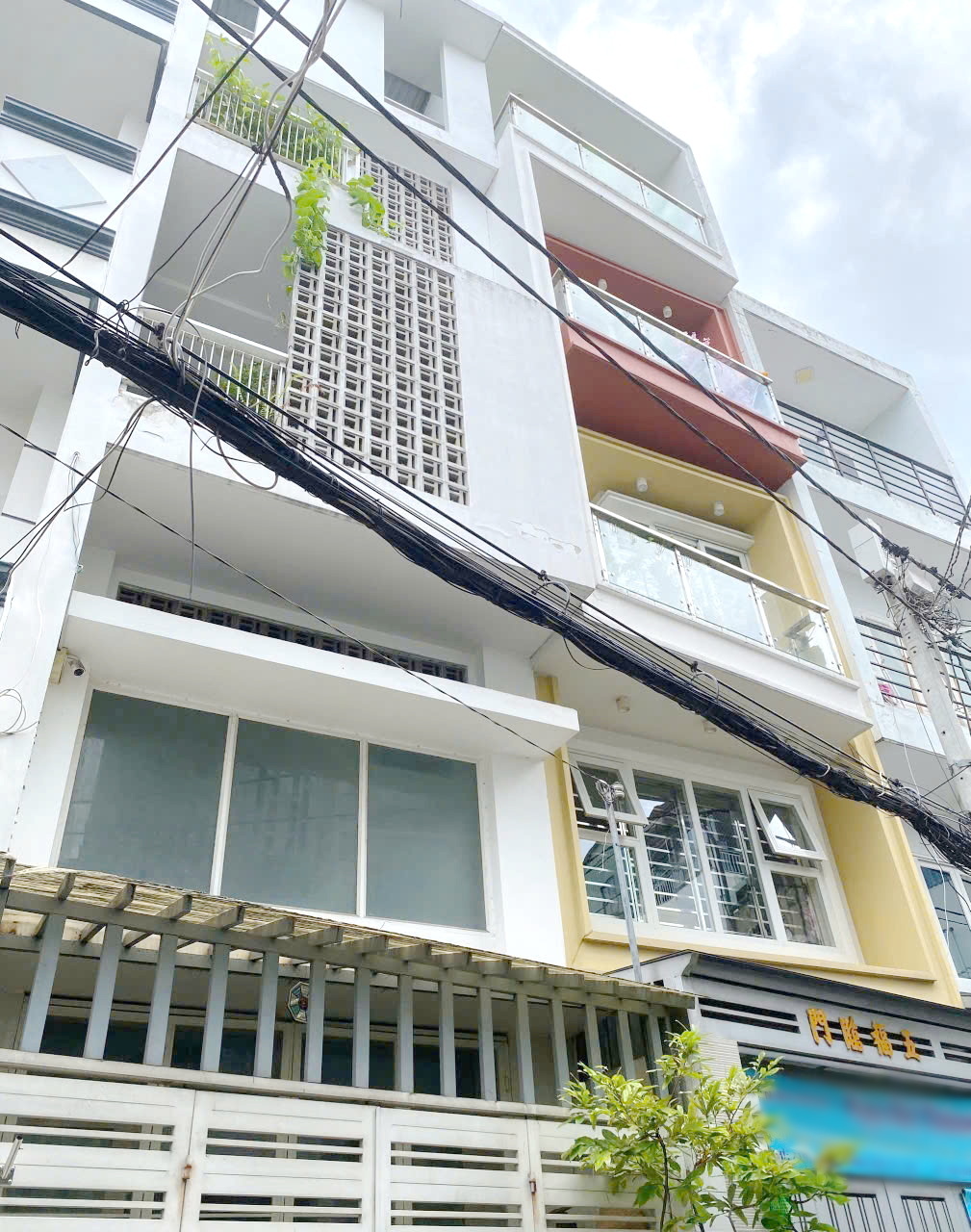 Nhà 5 tầng (4 lầu + ST) hẻm lớn xe hơi đậu trước cửa Âu Dương Lân P2Q8 - Ảnh chính