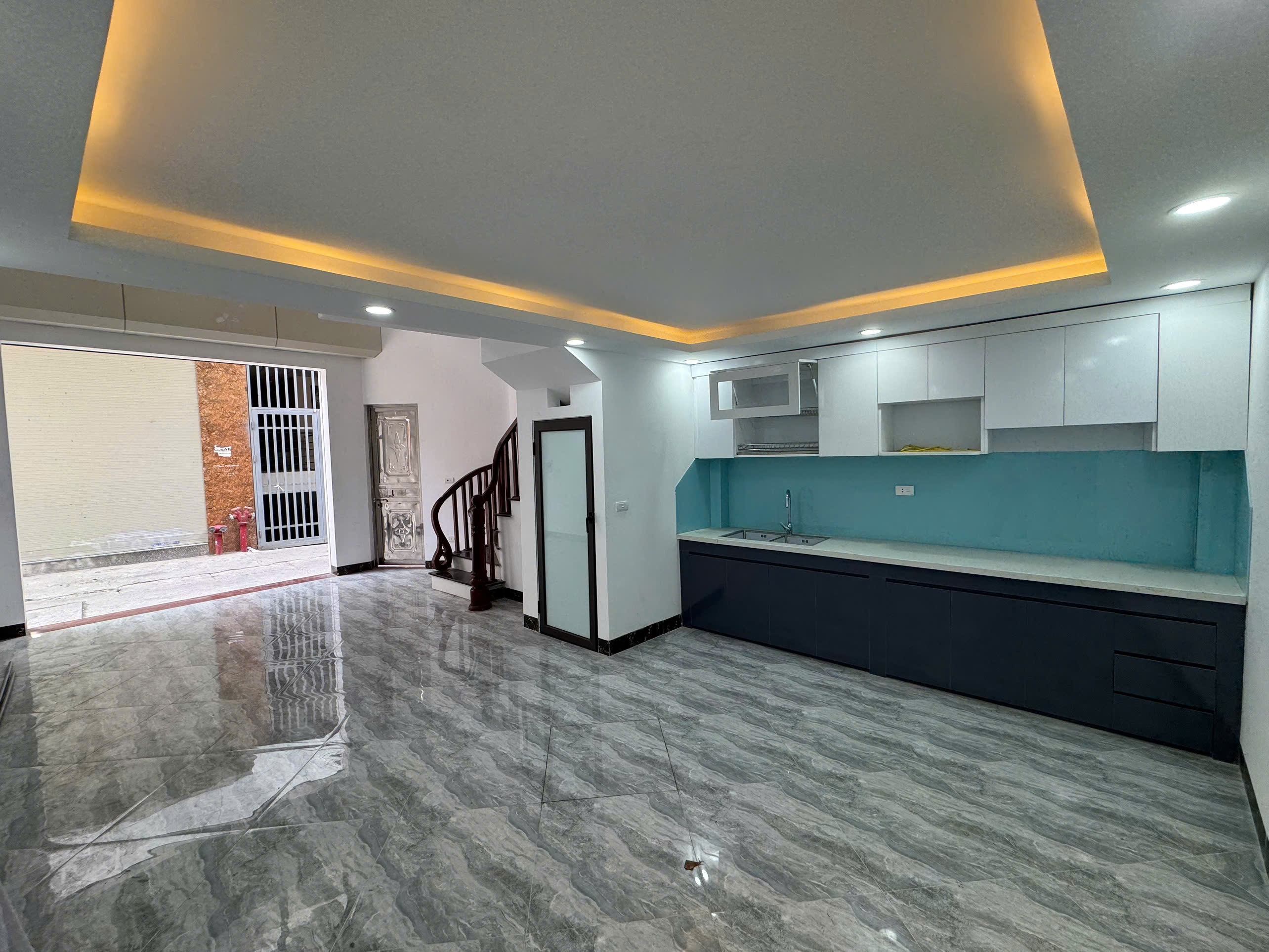 Bán nhà Linh Đàm, Hoàng Liệt + 41 m², 5T, lô góc, ô tô vào nhà,6,8 tỷ, 0844444453 - Ảnh chính