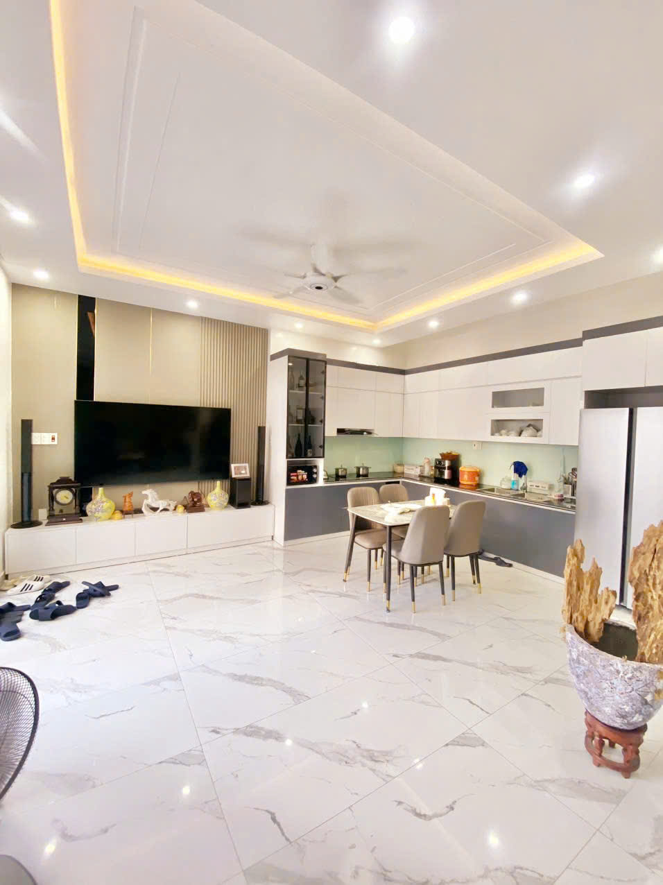 Giảm Giá 150 Triệu – Bán Nhà 4 Tầng Văn Cao, Hải Phòng – Mặt Tiền Rộng Hơn 6m, Full Nội Thất - Ảnh 1