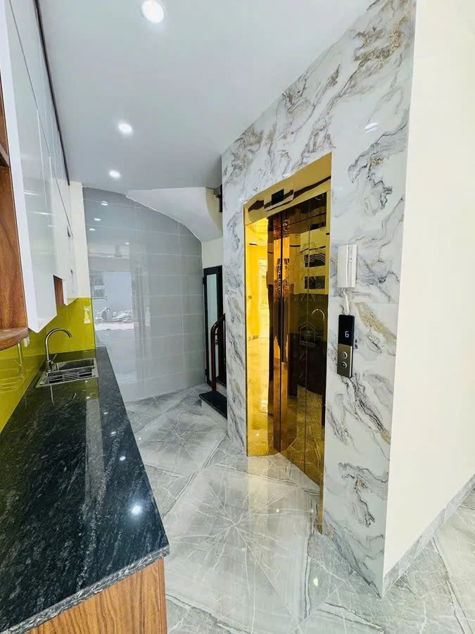 BÁN NHÀ MỚI ĐẸP KINH DOANH Ô TÔ PHỐ Bát Khối 30m2 X 6 tầng,mặt tiền 3.9m, 7.9 tỷ Long Biên. - Ảnh 1