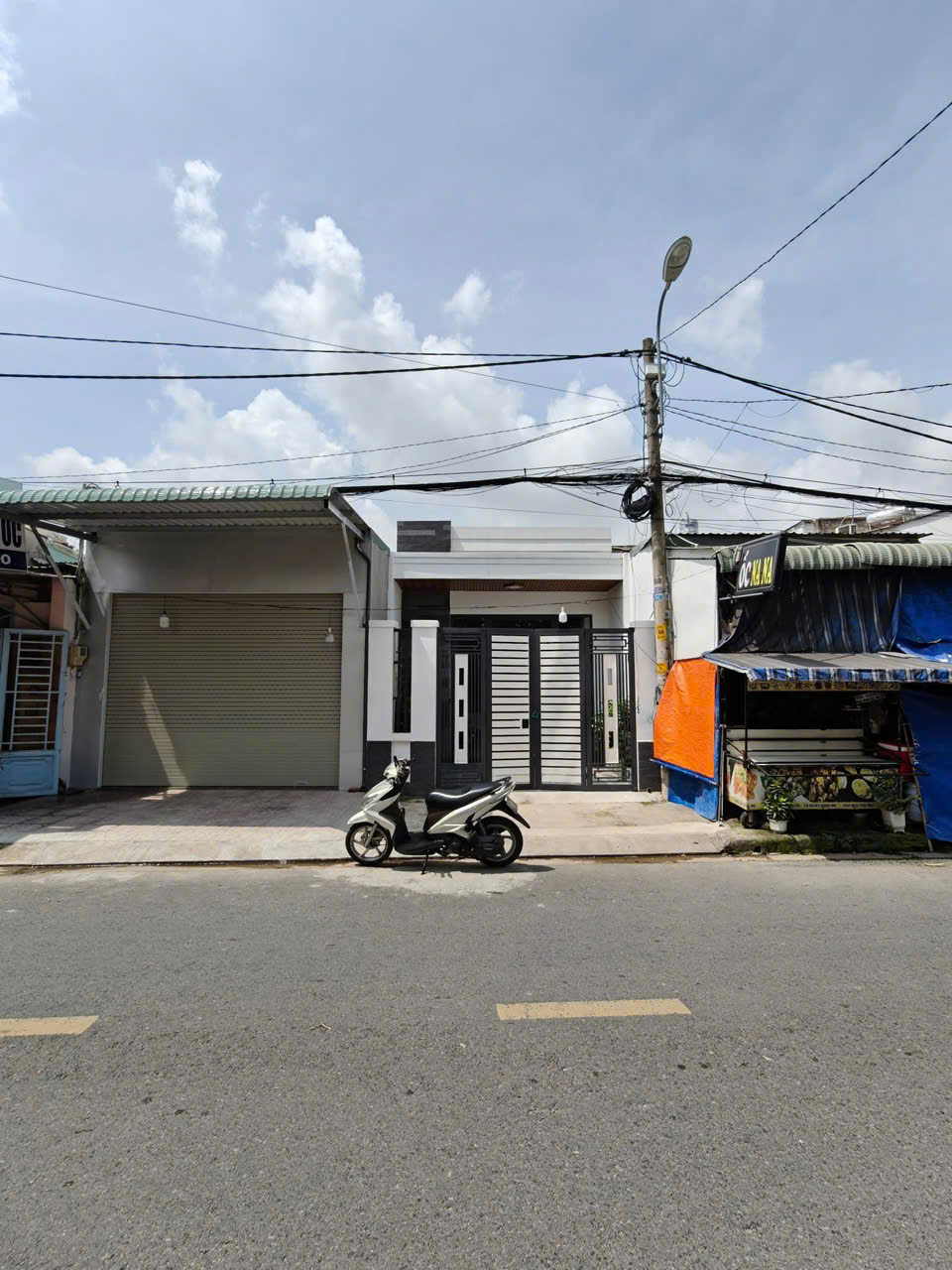 BÁN NHÀ (4.5x17) MẶT TIỀN ĐÔNG THẠNH 4-1, HÓC MÔN – NHÀ MỚI ĐẸP FULL NỘI THẤT – GIÁ CHỈ 4,5 TỶ - Ảnh 1