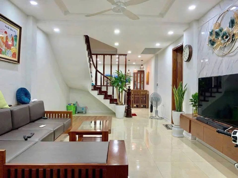 Nhà mới Xuân Đỉnh 32 mét 5 tầng ngõ thôgn sang ngoại giao đoàn 9,2 tỷ - Ảnh chính