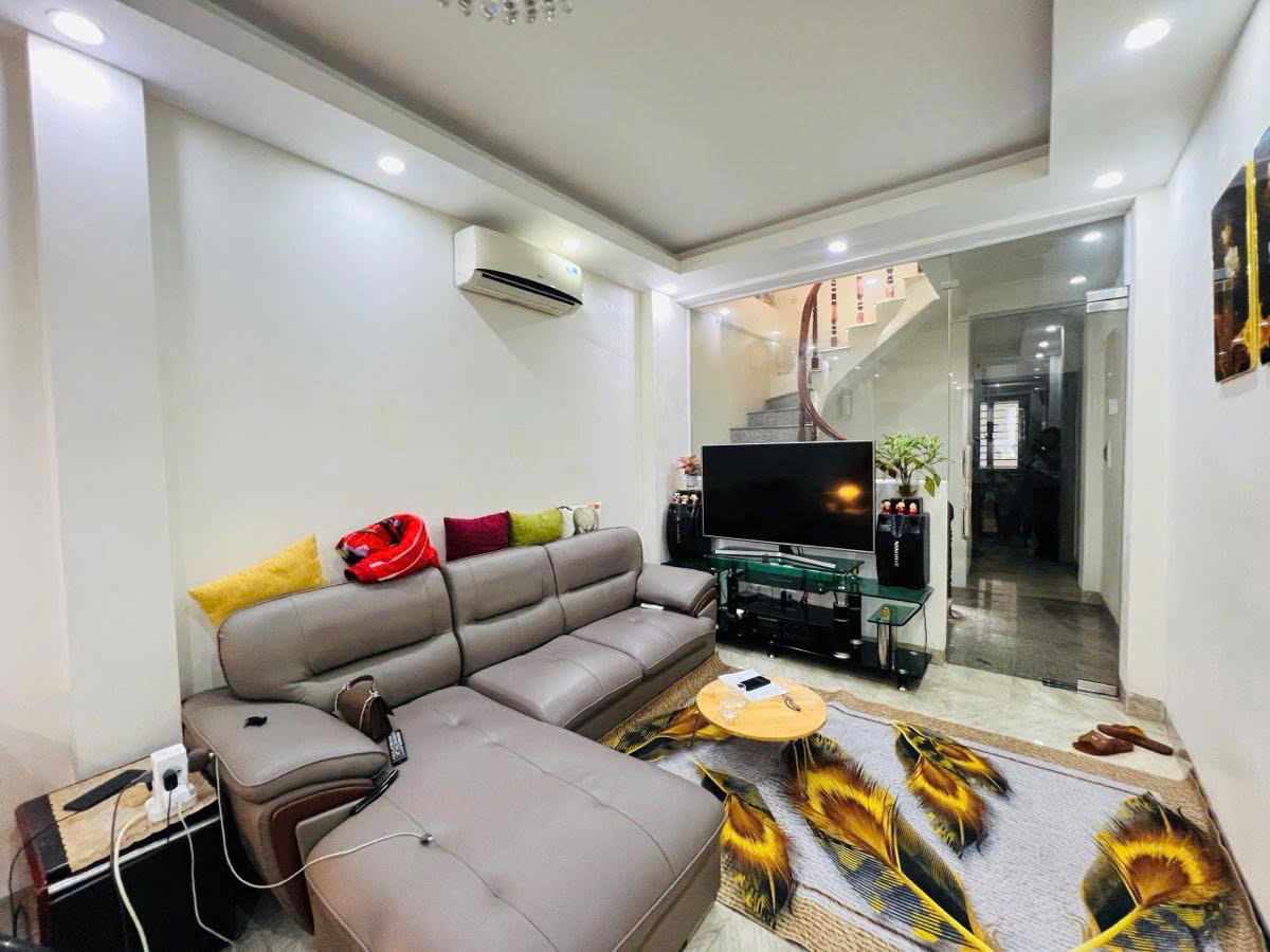 HOÀNG NGÂN  - OTO - NGÕ THÔNG - KINH DOANH Dt 52m2 4 tầng mặt tiền 3m Giá 13.3 tỷ - Ảnh chính