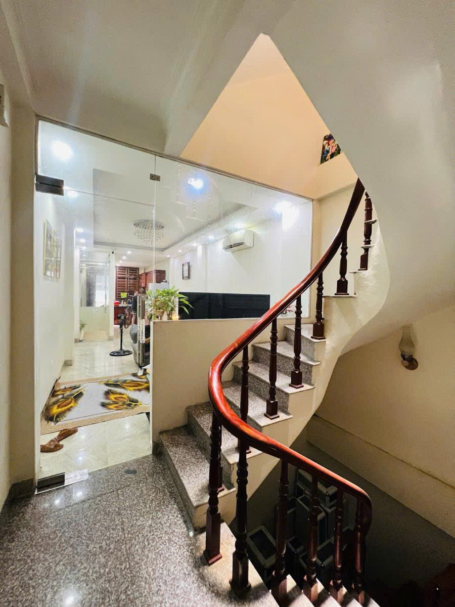 HOÀNG NGÂN  - OTO - NGÕ THÔNG - KINH DOANH Dt 52m2 4 tầng mặt tiền 3m Giá 13.3 tỷ - Ảnh 2