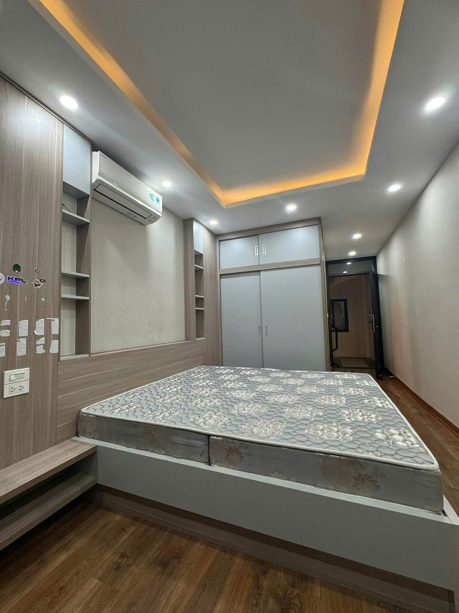 PHÙNG CHÍ KIÊN -  2 THOÁNG - TẶNG FULL NỘI THẤT Dt 30m2 5 tầng mt 3.2m Giá 8.5 tỷ - Ảnh chính