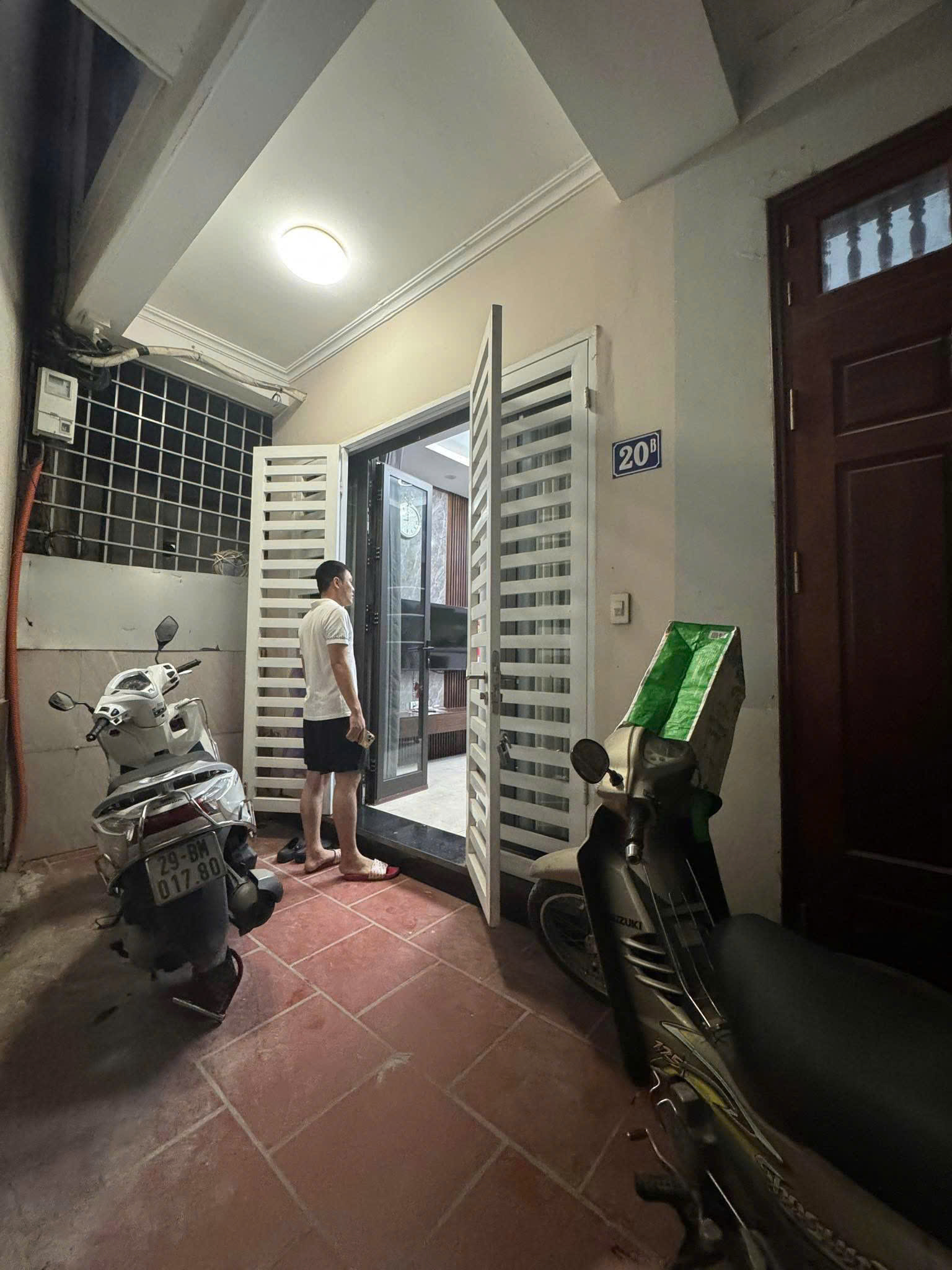 PHÙNG CHÍ KIÊN -  2 THOÁNG - TẶNG FULL NỘI THẤT Dt 30m2 5 tầng mt 3.2m Giá 8.5 tỷ - Ảnh 3