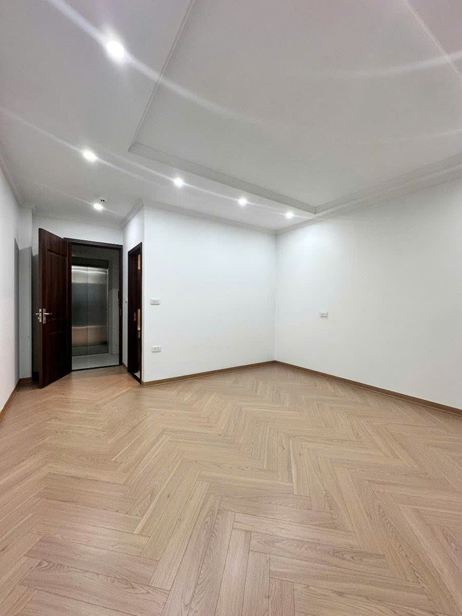 NGÕ 72 NGUYỄN TRÃI OTO VÀO NHÀ - THANG MÁY Dt 37m2 8 tầng mt 4.3m Giá 14.35 tỷ - Ảnh chính