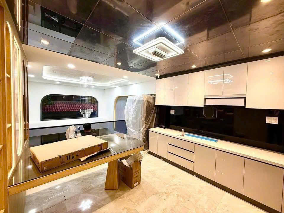 ĐẸP KHÔNG TỲ VẾT – NHÀ NGUYỄN SƠN - 60M2 – 6 TẦNG THANG MÁY - LÔ GÓC - HƠN 10 TỶ - Ảnh 3