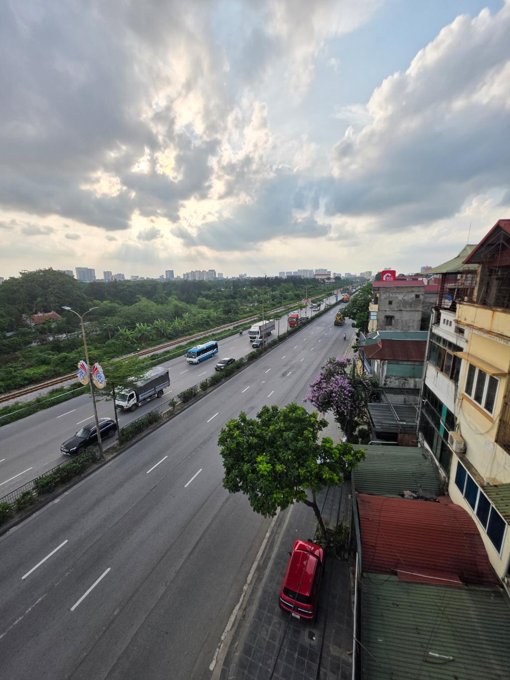 MẶT PHỐ NGUYỄN VĂN LINH 15 tỷ 85m MẶT TIỀN 10m VỈA HÈ KINH DOANH,Ô TÔ,LONG BIÊN - Ảnh 2