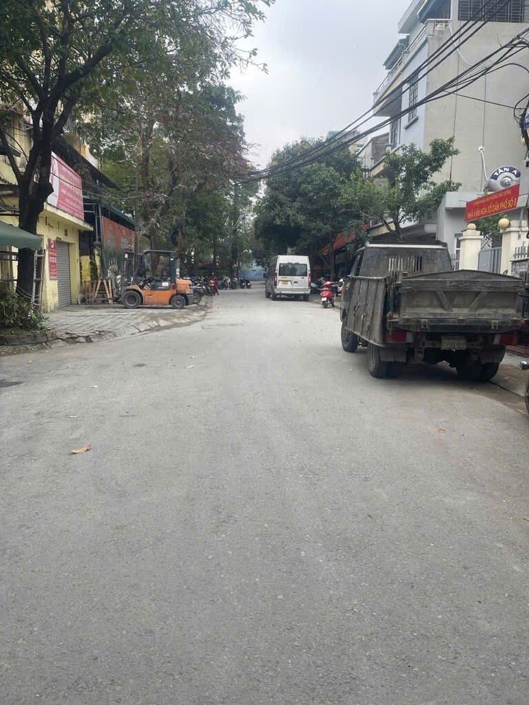 NHA DAN XAY- O TO DE NGAY DEM - GIAO THONG THUAN TIEN - Ảnh 1
