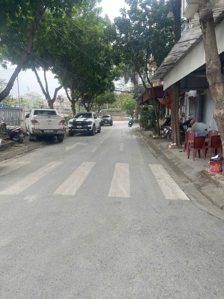 NHA DAN XAY- O TO DE NGAY DEM - GIAO THONG THUAN TIEN - Ảnh chính
