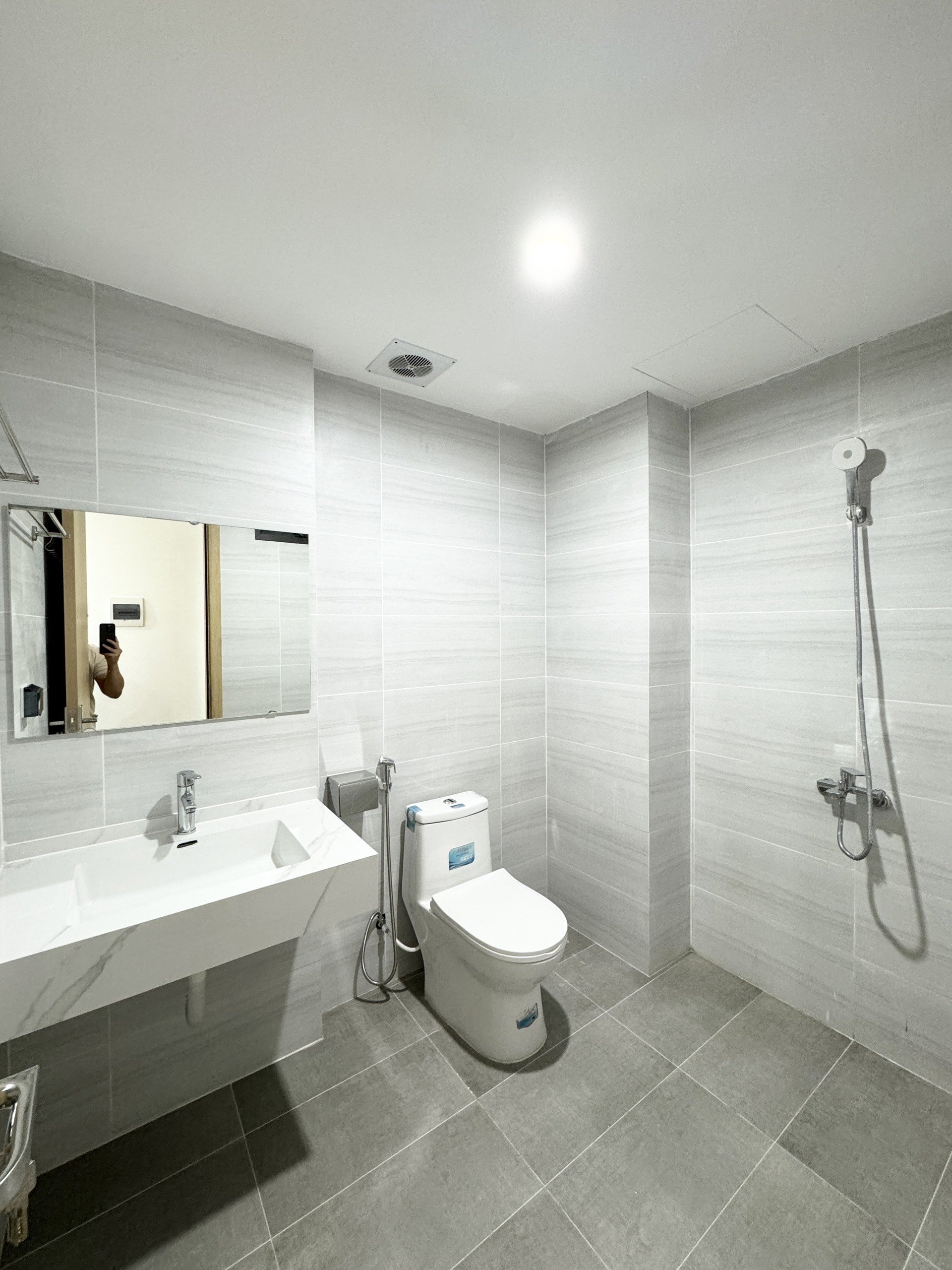CCMN + CHDV Phú Mỹ 155m2 x 9 tầng, T.máy,lô góc,ngõ thông,ô tô vào nhà,300 triệu/tháng,49 tỷ - Ảnh 1