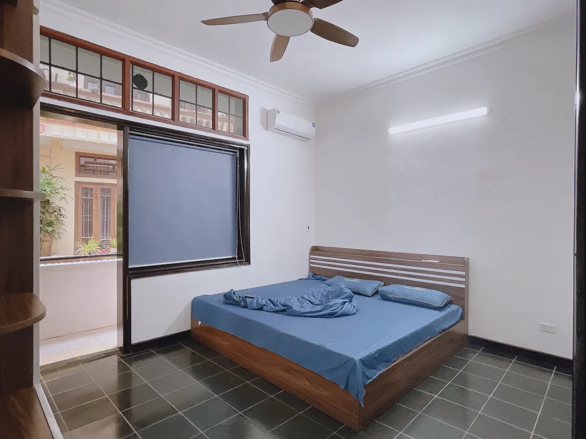 Bán nhà phố Hào Nam, Đống Đa 70m2 mặt tiền 5.3m xây 4 tầng 2 thoáng giá 12 tỷ - Ảnh 1