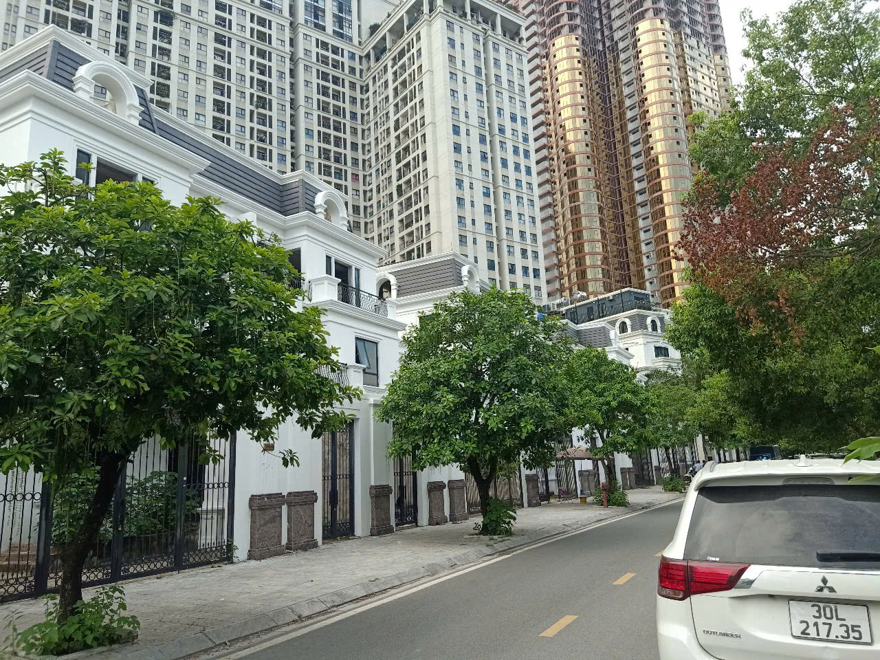 Bán biệt thự mặt phố Tố Hữu cạnh Roman Plaza  200m2 4 tầng giá đầu tư - Ảnh chính
