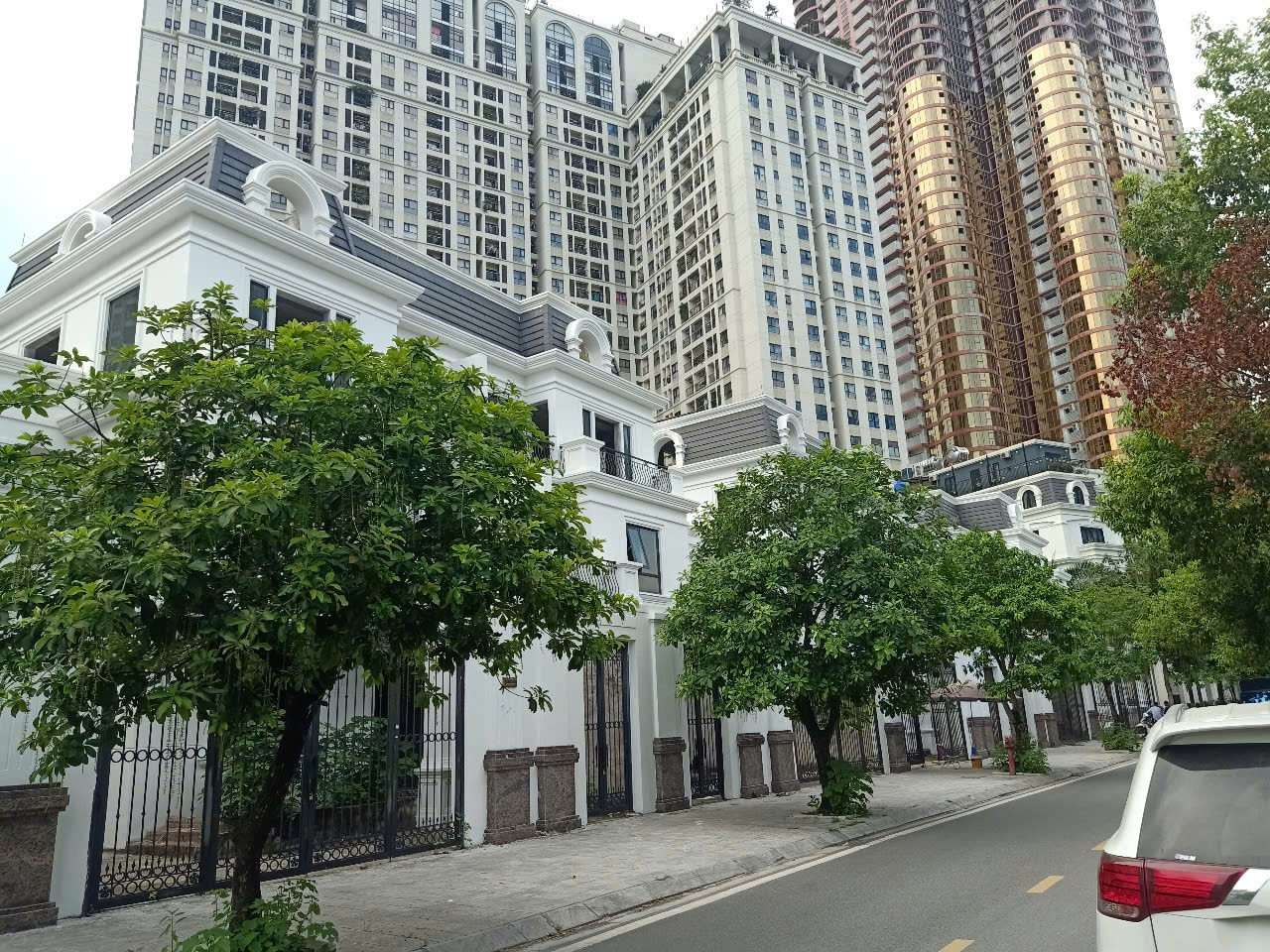 Bán biệt thự mặt phố Tố Hữu cạnh Roman Plaza  200m2 4 tầng giá đầu tư - Ảnh 1