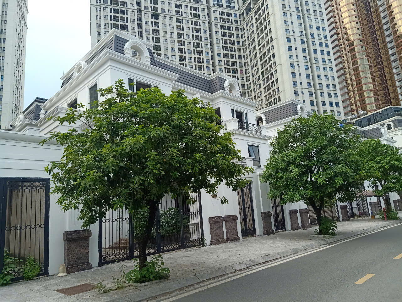 Bán biệt thự mặt phố Tố Hữu cạnh Roman Plaza  200m2 4 tầng giá đầu tư - Ảnh 2