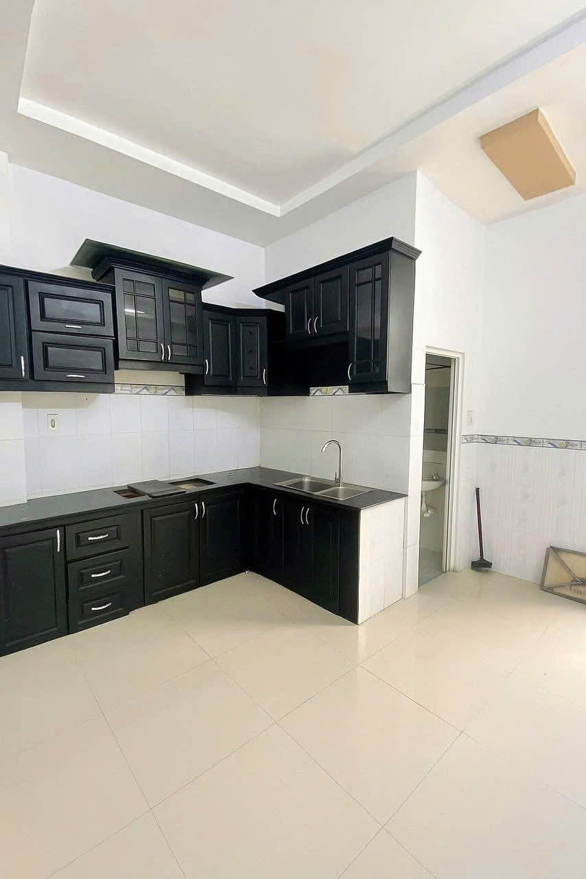 Bán nhà 2 mặt hẻm, gần Emart Phan Huy Ích, 3 phòng ngủ, sổ riêng, chỉ hơn 4 tỷ thương lượng - Ảnh 1