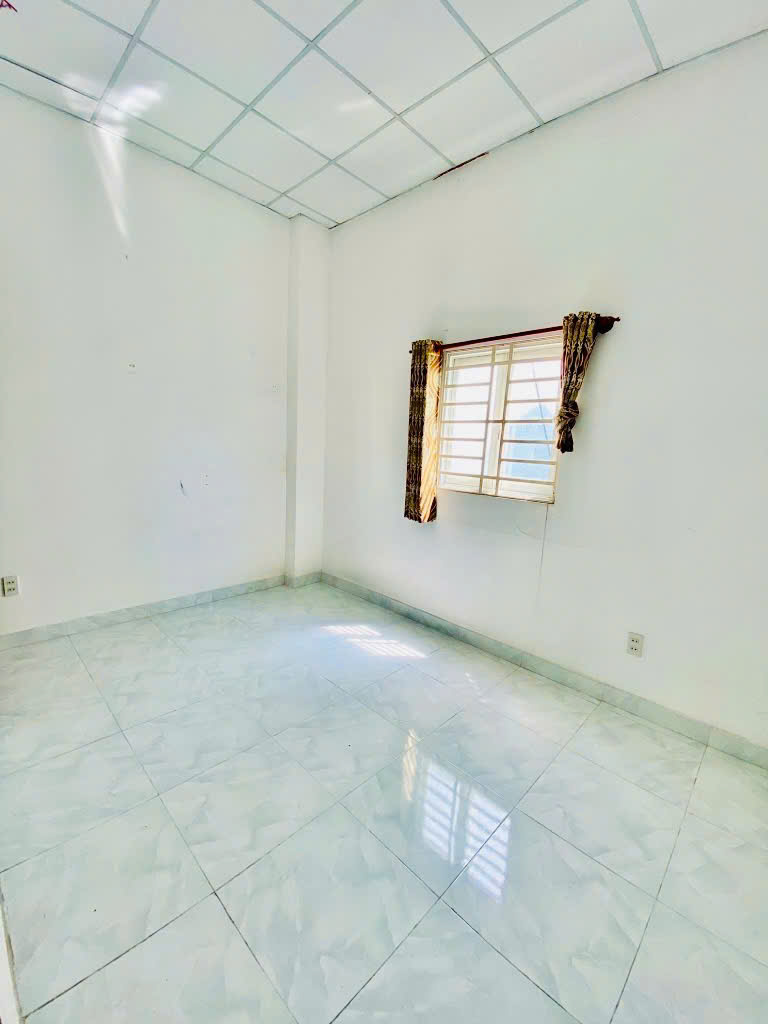 Bán nhà 2 mặt hẻm, gần Emart Phan Huy Ích, 3 phòng ngủ, sổ riêng, chỉ hơn 4 tỷ thương lượng - Ảnh 4