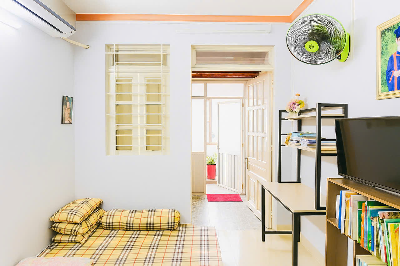 Bán nhà gần Emart Phan Huy Ích Gò Vấp, 2 tầng đúc, chỉ hơn 3 tỷ, sổ riêng nở hậu - Ảnh 2