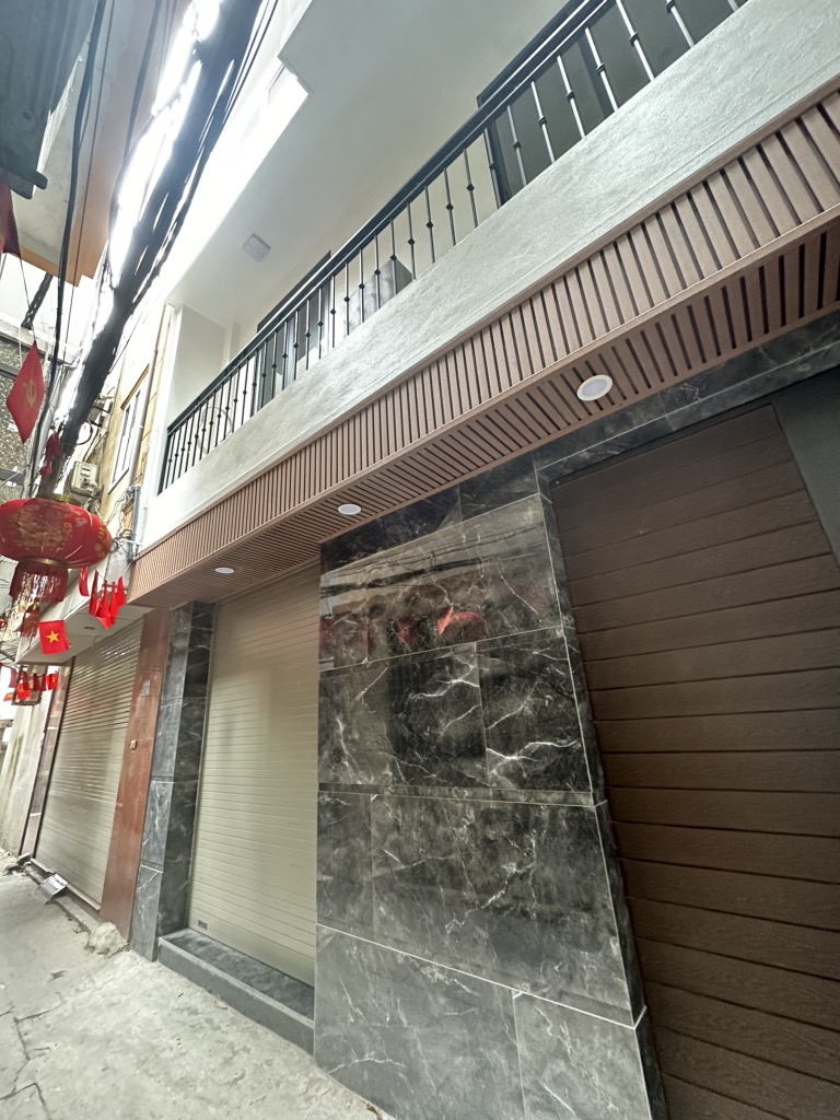TRUNG TÂM CẦU GIẤY XÂY MỚI 6T THANG MÁY CHỈ 8.3T DT 40M2 - Ảnh chính