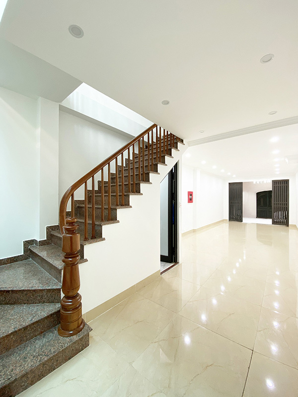 Nhà 6 tầng Phan Văn Trường, Cầu Giấy, Hà Nội cần bán ngay - Ảnh 1