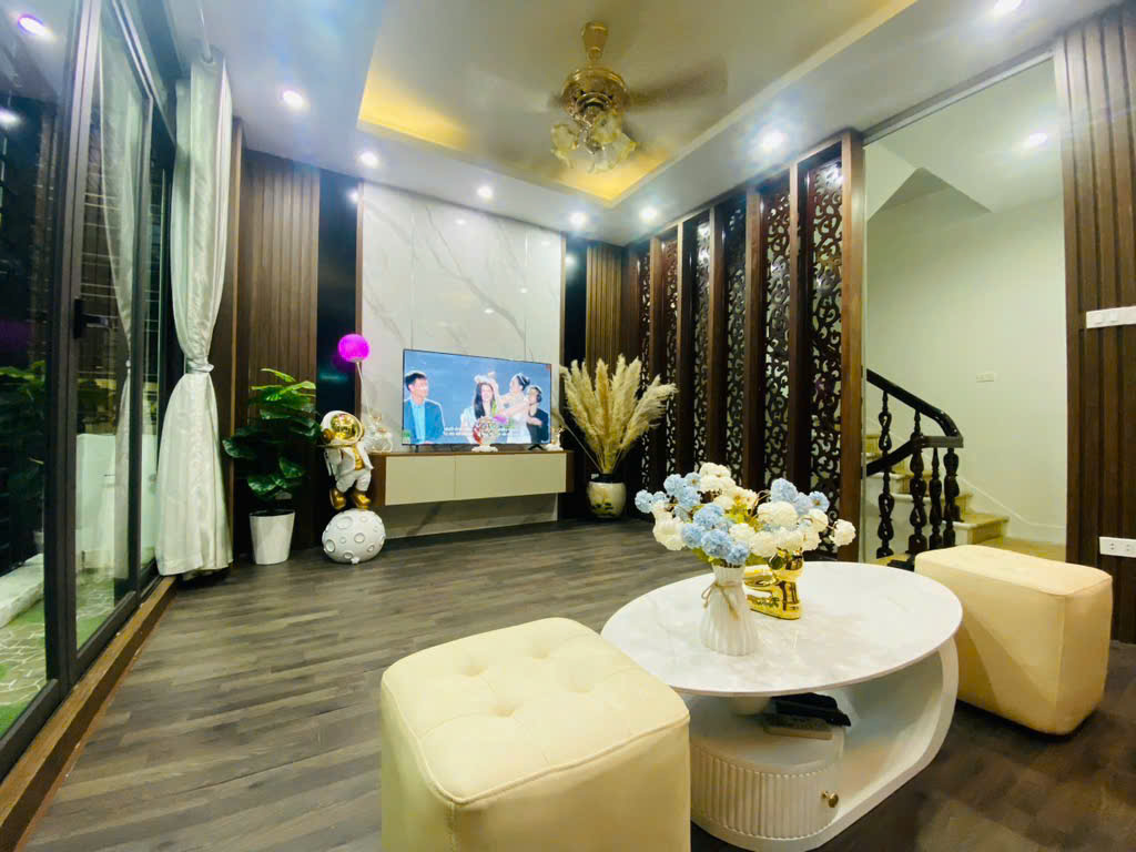 Căn góc – Trần Quốc Hoàn – 5 tầng – 36m² – 10.3 tỷ - Ảnh chính