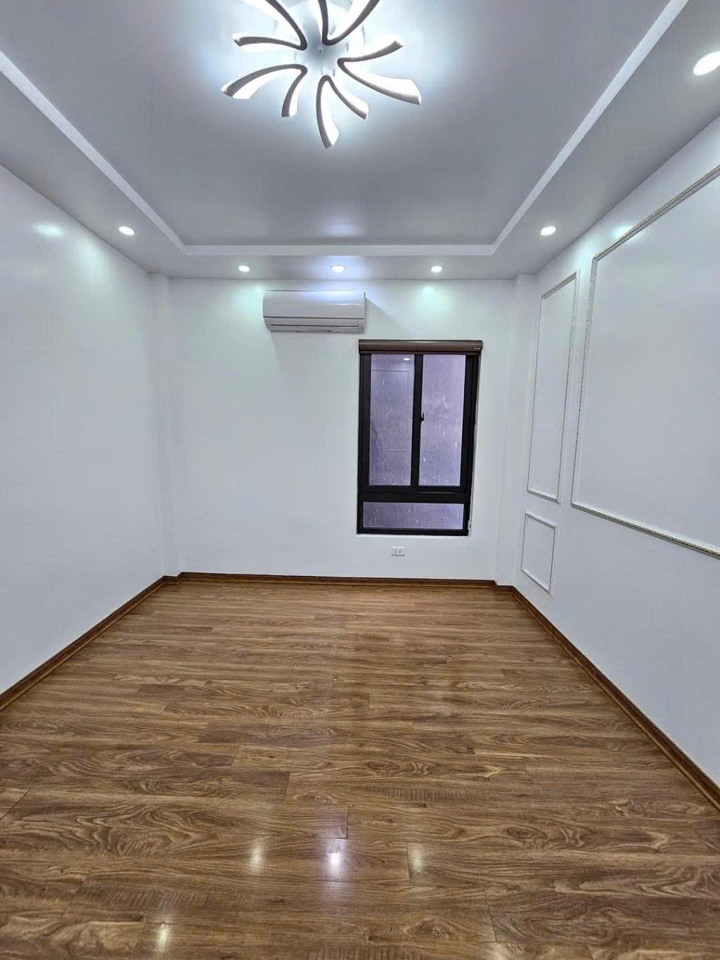 Nhà 5 tầng – ngõ 68 Cầu Giấy – 38m² – sân để xe – 10.8 tỷ - Ảnh 1
