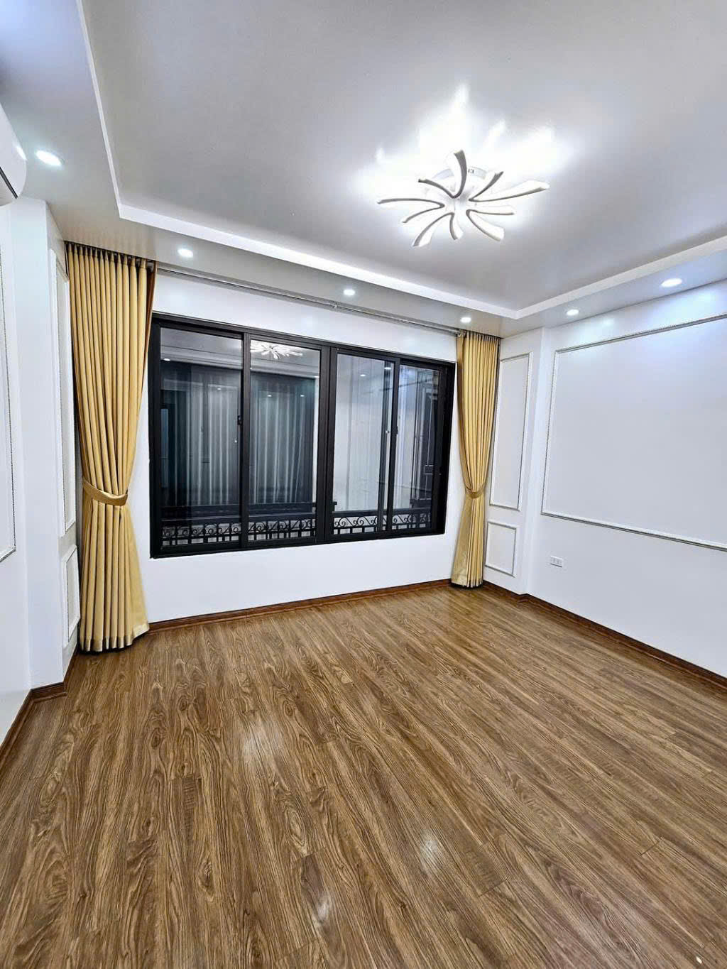 Nhà 5 tầng – ngõ 68 Cầu Giấy – 38m² – sân để xe – 10.8 tỷ - Ảnh 2