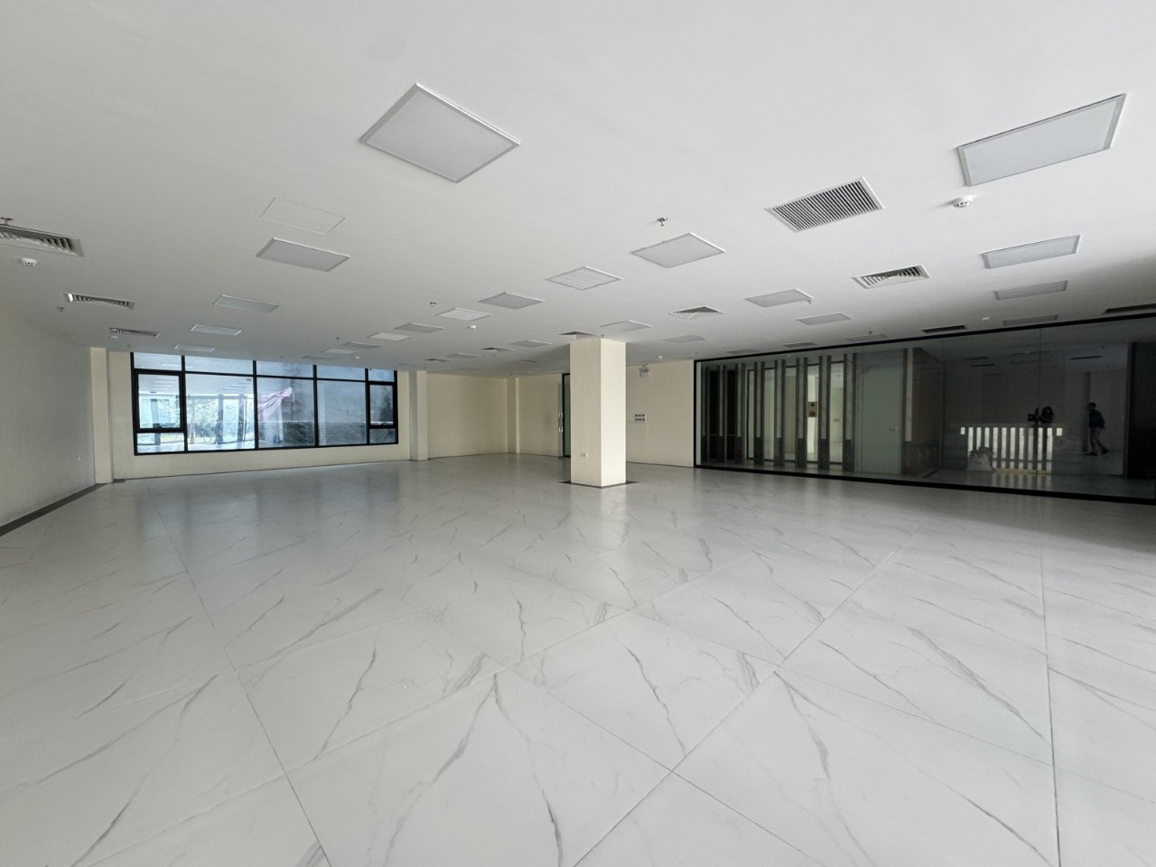 🏢 BÁN TÒA NHÀ VĂN PHÒNG MẶT PHỐ HỒNG TIẾN – VỊ TRÍ VÀNG KINH DOANH – HÀNG SIÊU HIẾM<br><br>📌 Vị trí: - Ảnh 4