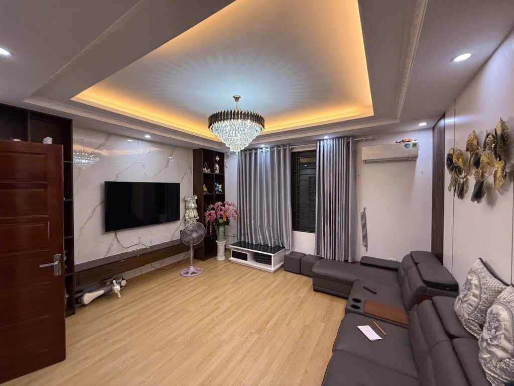 Căn siêu thoáng gần ngã tư Xuân Thủy – Trần Thái Tông – 6 tầng – 9.7 tỷ - Ảnh chính