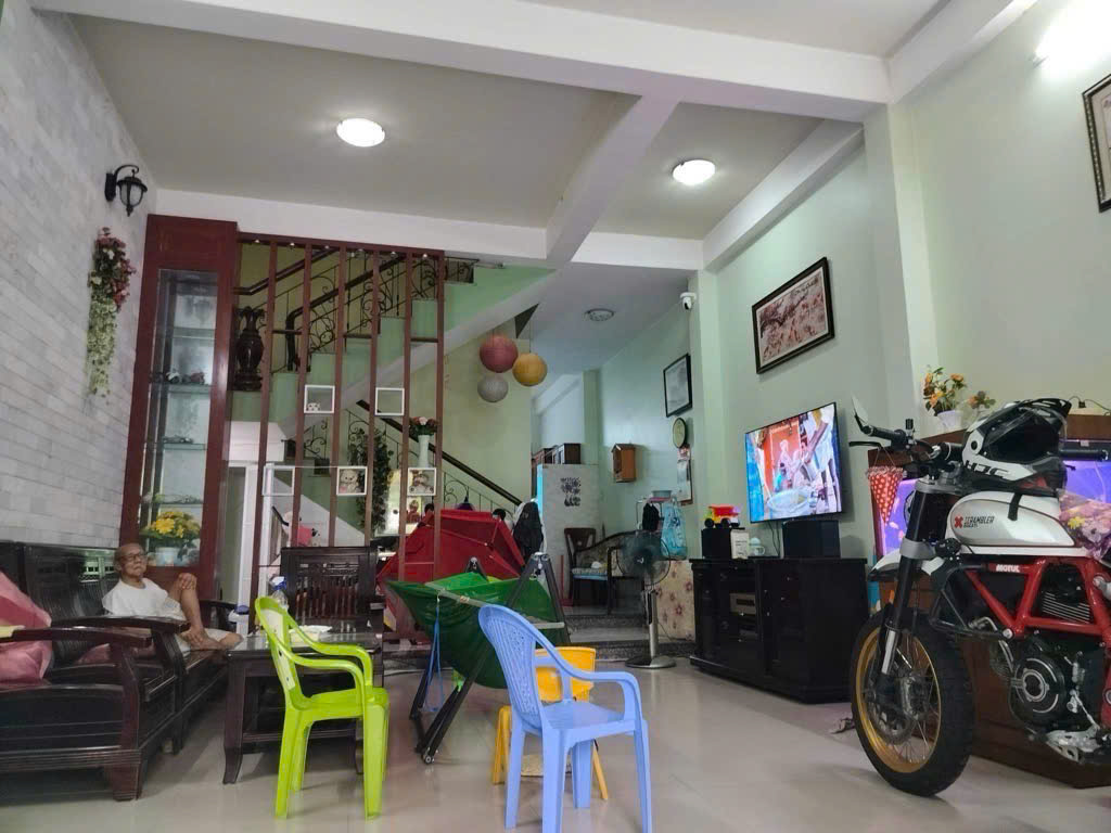 Nhà phố 90m2 - Giá 13.5 - 5PN - 4 tầng - Đường D1 - Quận 7 - Ảnh 4