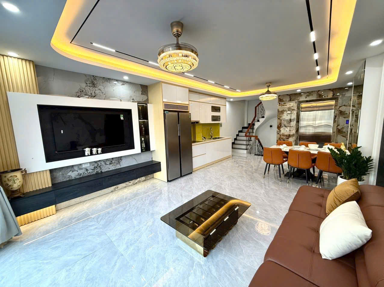 Hoa hậu đón cầu Trần Hưng Đạo 6 tầng x 55m2 oto 7 chỗ , 2 thoáng vĩnh viễn thang máy. - Ảnh 1