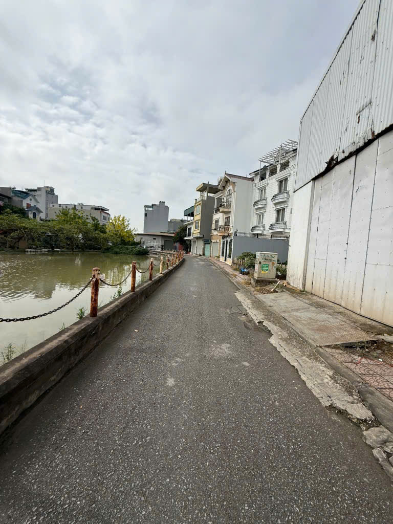 BÁN NHÀ BÁT KHỐI 16 tỷ 100m VIEW HỒ ĐIỀU HÒA, LONG BIÊN - Ảnh 1