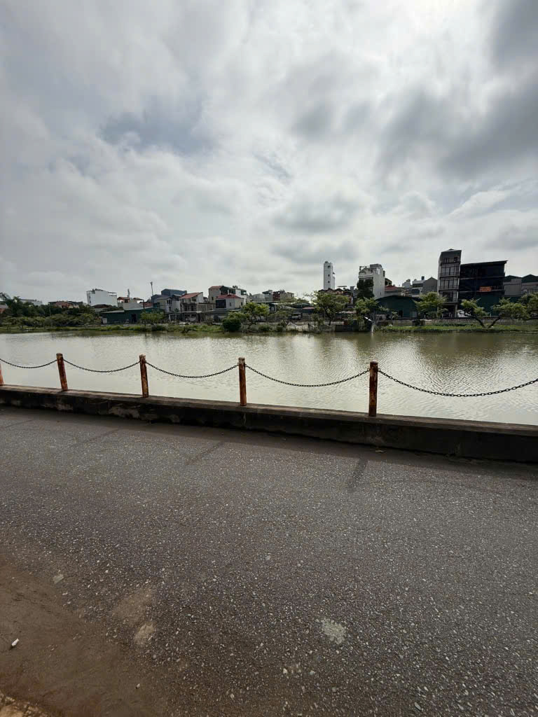 BÁN NHÀ BÁT KHỐI 16 tỷ 100m VIEW HỒ ĐIỀU HÒA, LONG BIÊN - Ảnh 2
