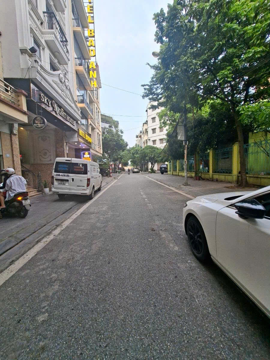 PHỐ TRẠM 29 tỷ 90m 3 TẦNG VỈA HÈ Ô TÔ, SÁT PHỐ, LONG BIÊN - Ảnh 1