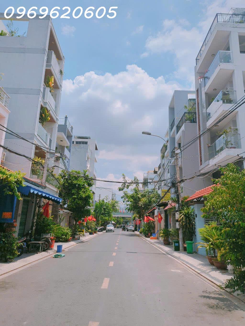 Bán Nhà Lý Phục Man Quận 7, dòng tiền lên đến 600 triệu / năm, nhỉnh 6 tỷ. Gọi ngay Vinh Nhà Phố - Ảnh chính