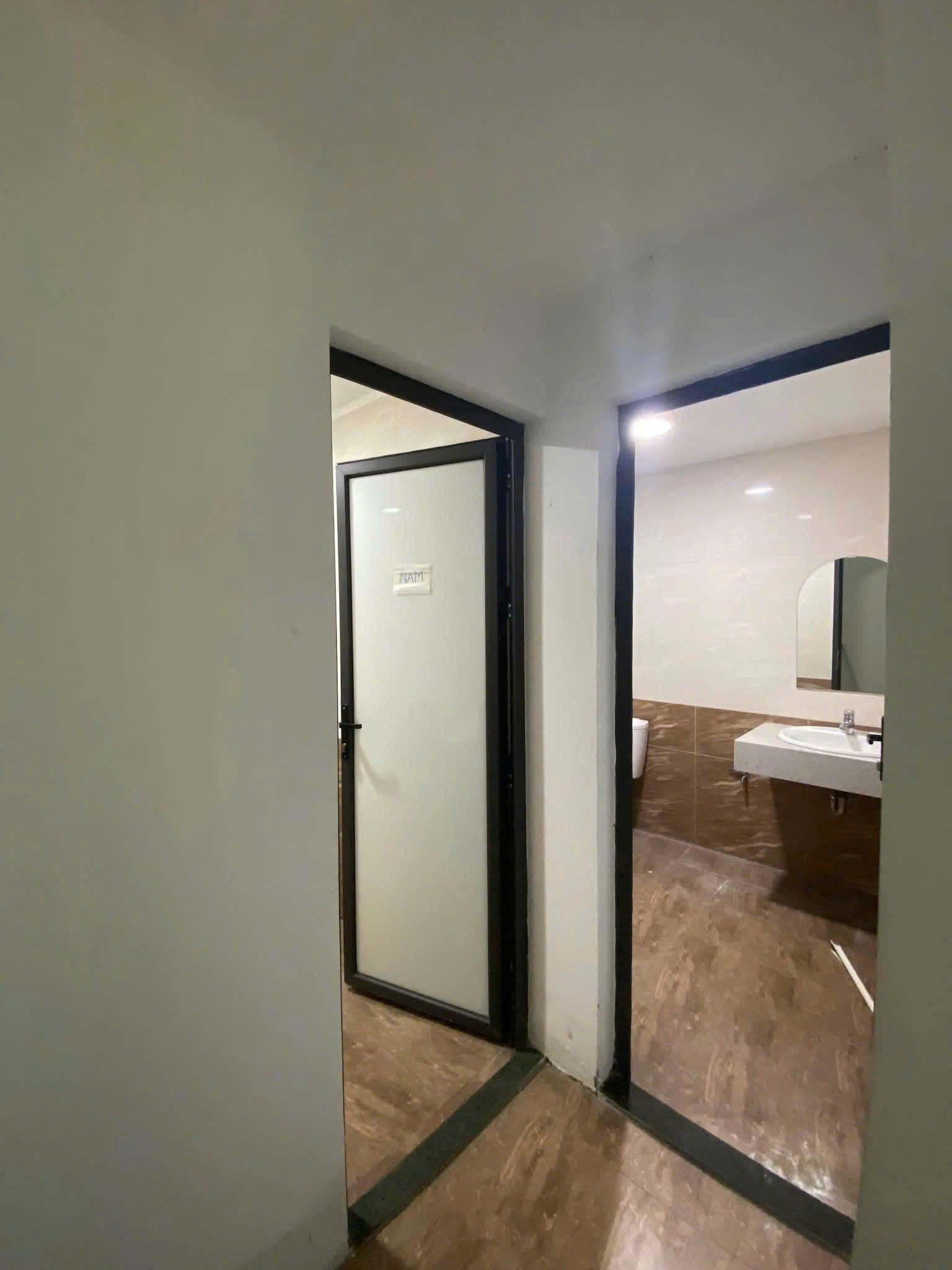 Cho thuê nhà liền kề ở Trung Hòa, Cầu Giấy 150m x 5T - 8P  giá 65 triệu, đường ô tô tránh - Ảnh 5