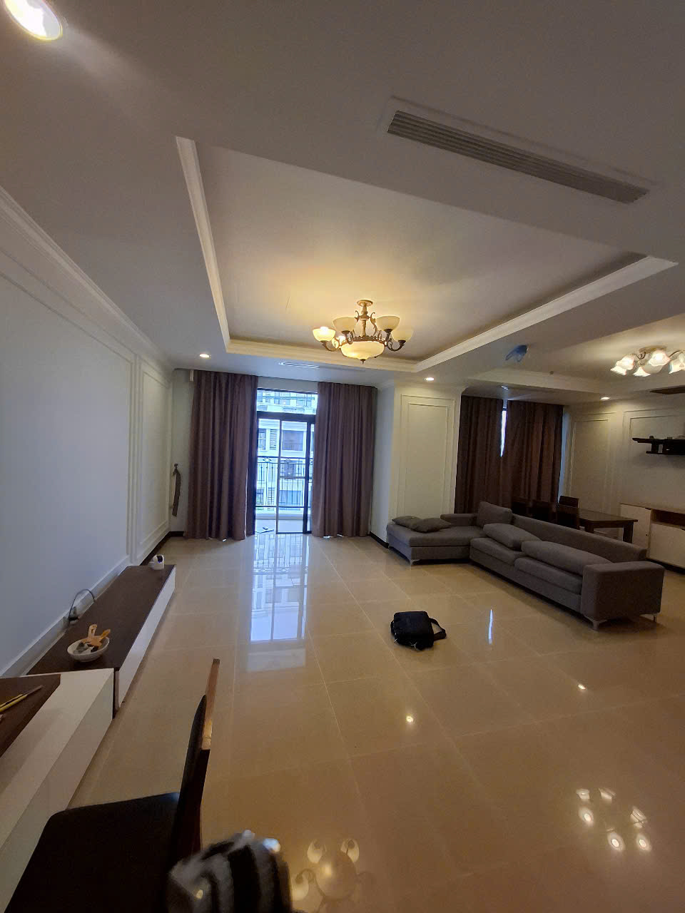 Cho thuê căn góc 3 ngủ, 3 wc rộng 181m2 ở RoyalCity Nguyễn Trãi, Thượng Đình, Thanh Xuân. - Ảnh 1