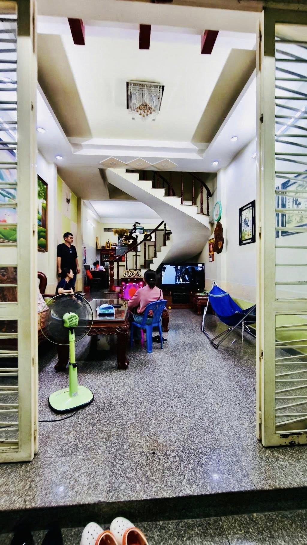 GIÁP TÂN BÌNH - Q11 - NHÀ ĐẸP 4 TẦNG - HẺM XE HƠI THÔNG - 56M CHỈ NHỈNH 8 - Ảnh 2
