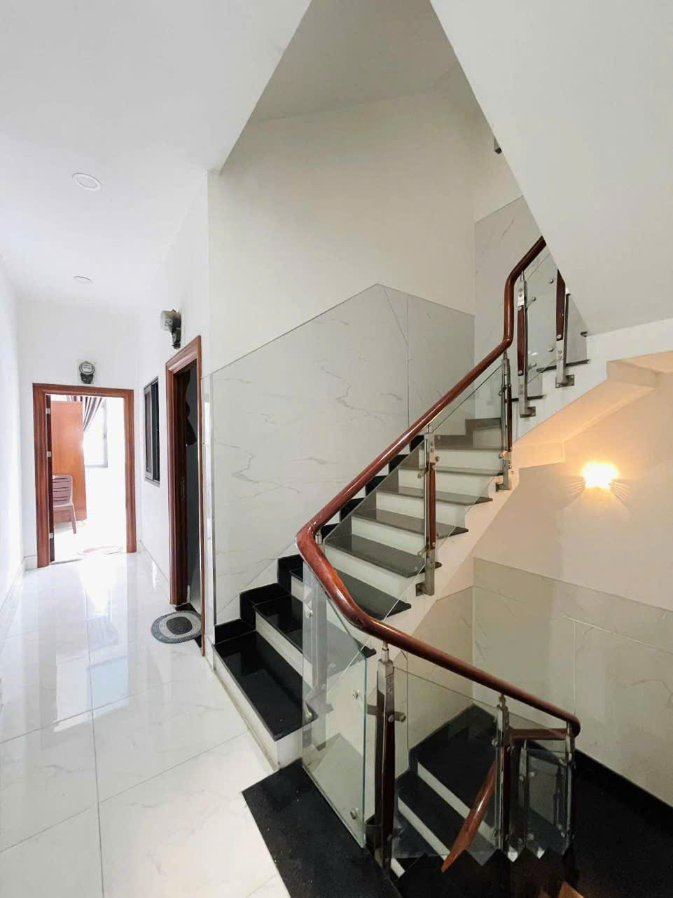 Bán nhà 5 lầu vài bước ra Dương Quảng Hàm ngắm Landmark 81 ngang 5.5m 93m2 11PN 15.5 tỷ - Ảnh 4