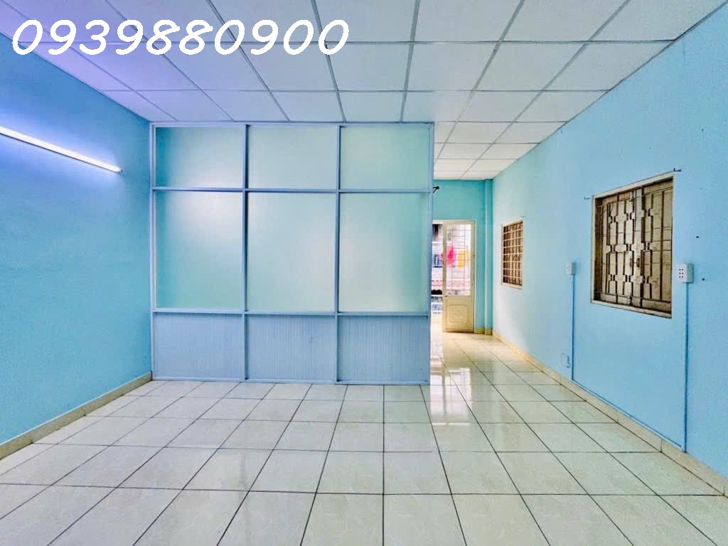 Ngay ngã tư Huỳnh Văn Bánh, nhà 3 tầng - 52m2 - 6,4Tỷ TL. - Ảnh 3